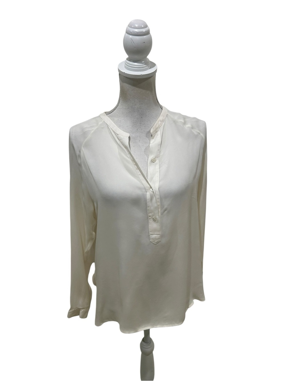 Vince 100% silk ivory Button-Front Long Sleeve Blouse size small